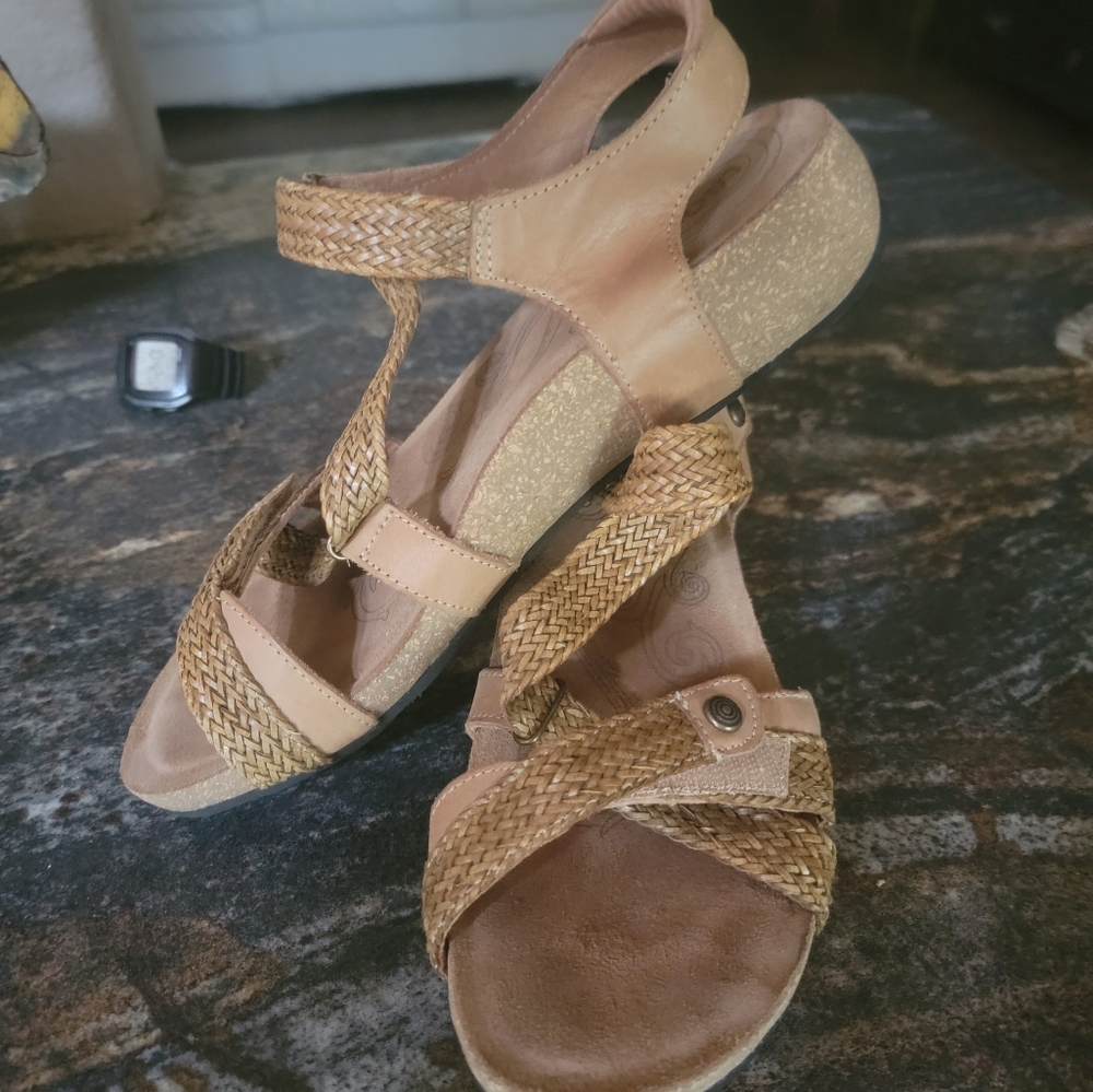 Taos Trulie Sandal